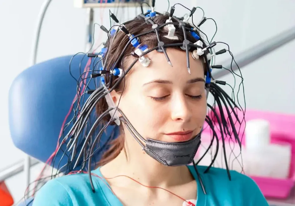 بهترین کلینیک EEG در تهران | تشخیص دقیق با تجهیزات پیشرفته
